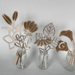 SET-bloemen-lely-klaproos-margriet-kalla-bladeren-label-3Svaasjes-hout-acvdesign